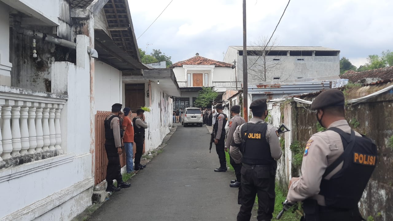 Densus 88 Tangkap Terduga Jaringan Teroris Di Rengel Tuban