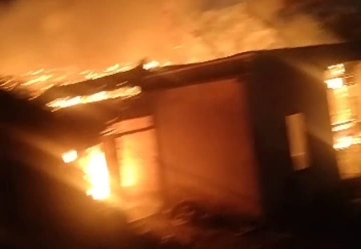 Karena Kasur Terbakar, Tiga Bangunan Ludes Dilalap Si Jago Merah