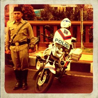 Peringati Hari Pahlawan, Seragam Satlantas Tuban Ala Pejuang