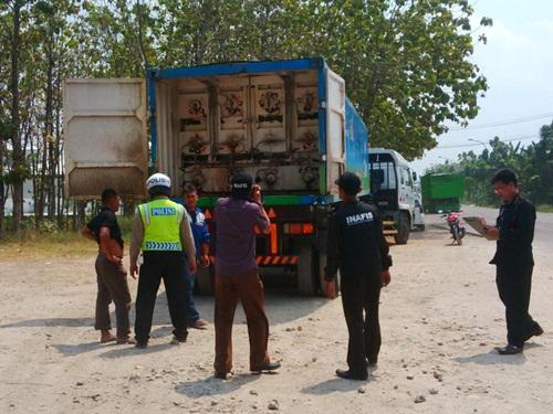 Tangki Pengangkut BBG Bocor di Jalur Pantura Tuban
