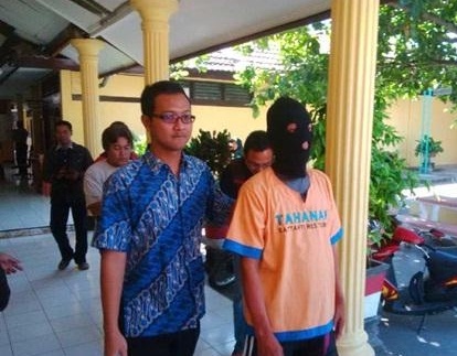 Kuli Bangunan Cabuli Bocah SMP Dihadapan Anaknya