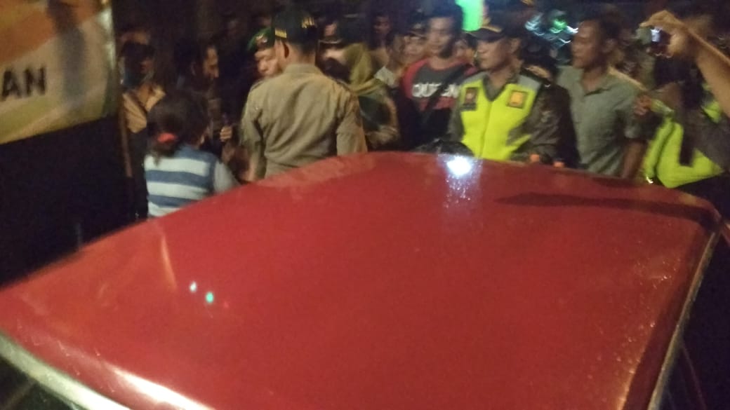 Kena Razia Gabungan, Emak-Emak Gigit Petugas