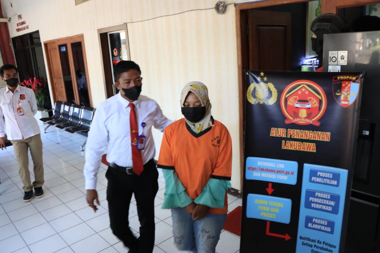 Gak Jadi  Belanja, Wanita Ini Malah Gasak Motor Parkir di Swalayan
