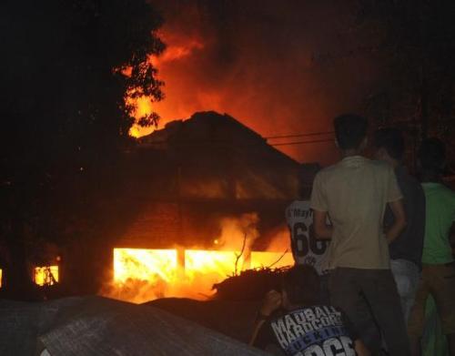 Gudang Polowijo Tuban Terbakar Ludes