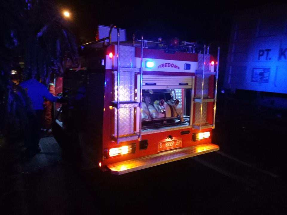 Diduga Akibat Konsleting Listrik, Gudang Kayu Terbakar