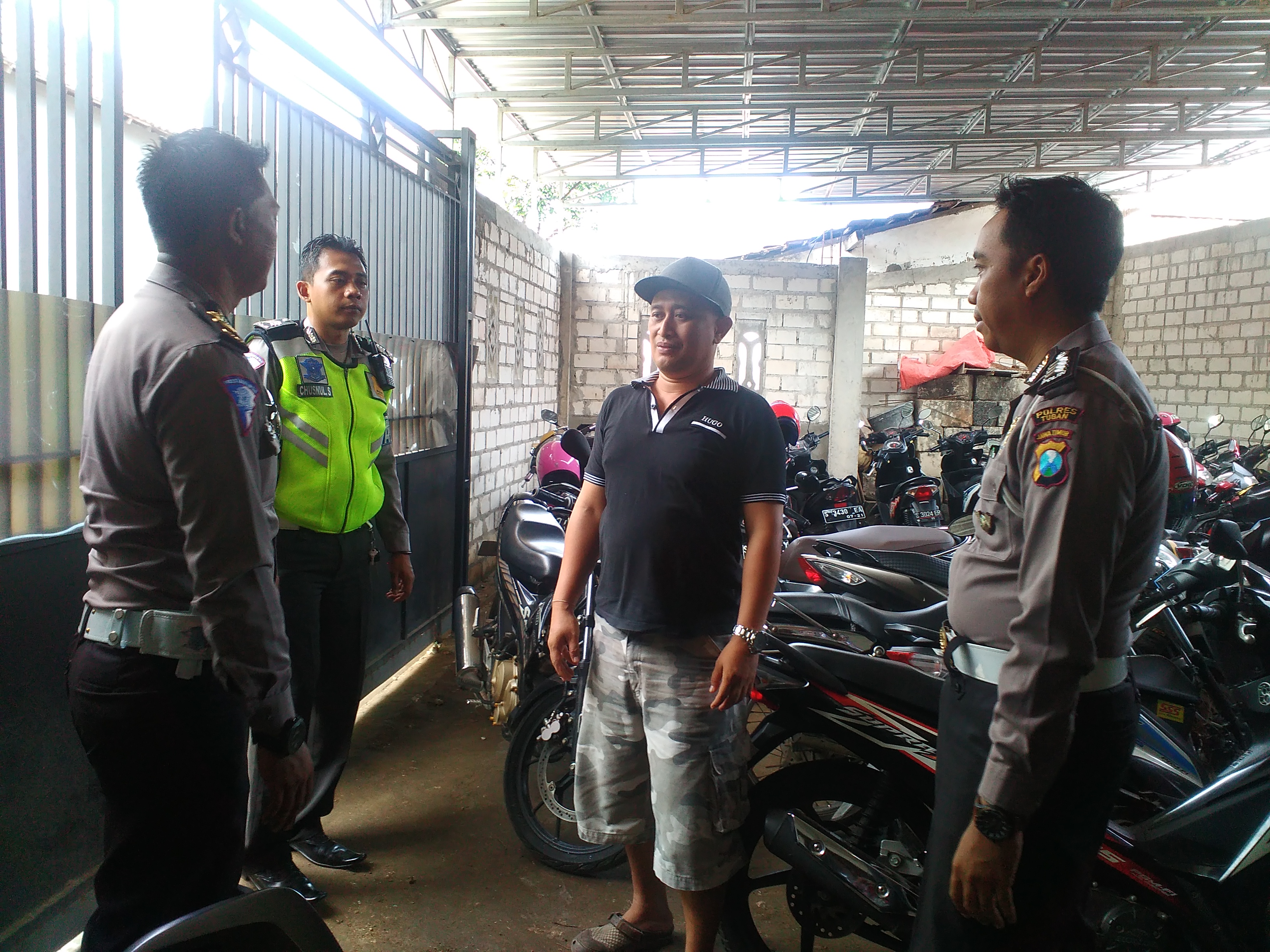 Tekan Jumlah Siswa SMP Bawa Motor, Satlantas Polres Tuban Lakukan Pembinaan Sekolah Dan Tempat Parkir