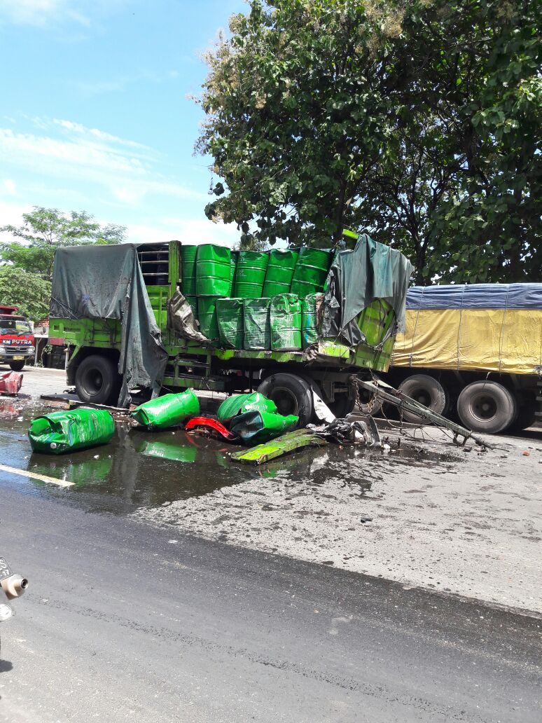 Oleng Kekanan, Truck Tronton Disikat Truck Gandeng