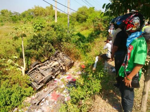 Sopir Ngantuk, Pick Up Terjun dari Jembatan