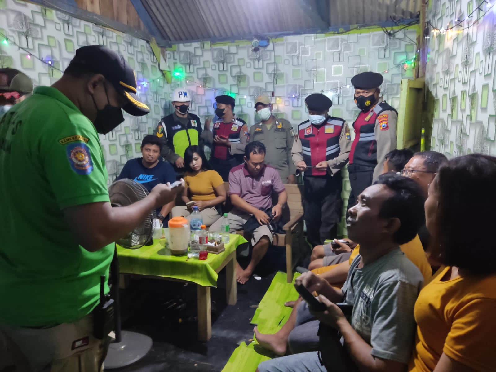 Sediakan Karaoke Ilegal, Dua Warkop Ini Digrebek Satgas Gabungan