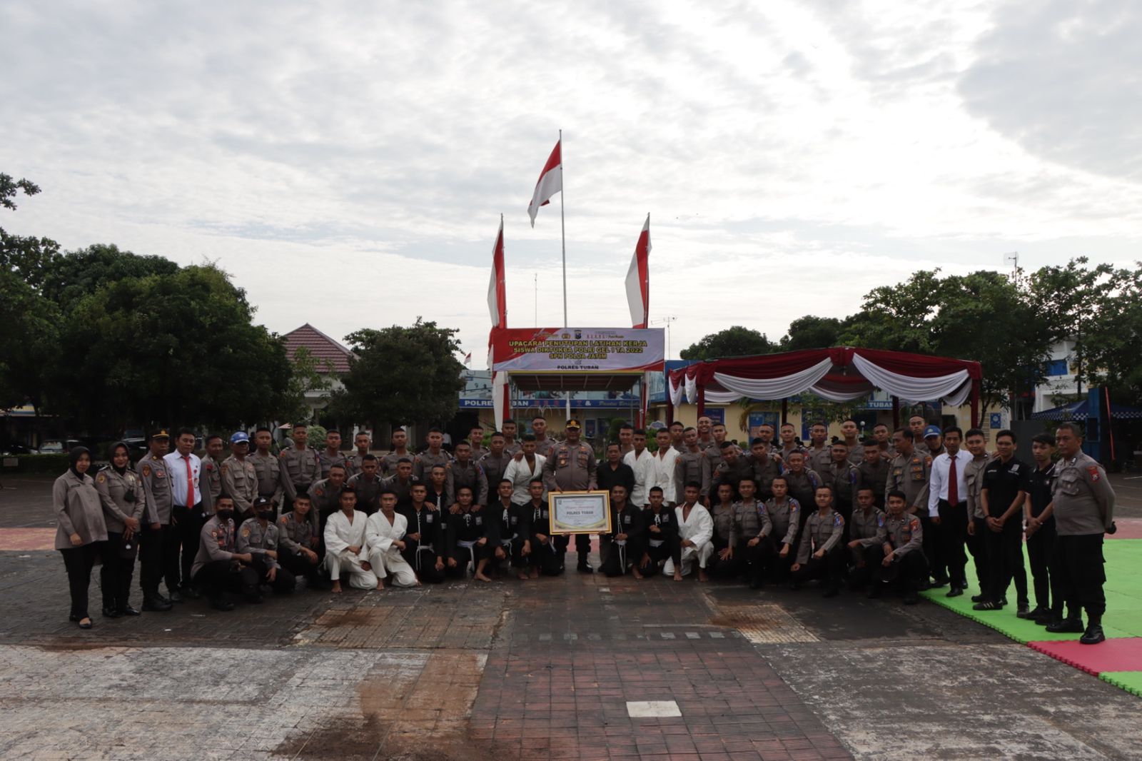 Tutup Latihan Kerja 49 Siswa SPN Polda Jatim, Ini Pesan Kapolres Tuban