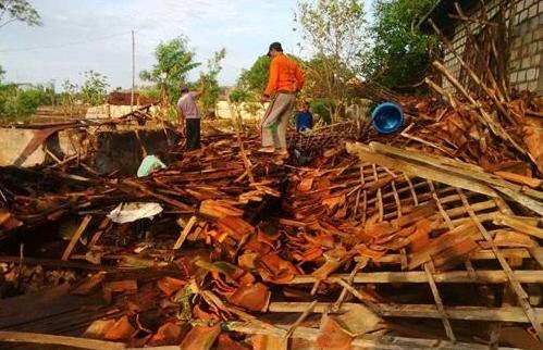 5 Rumah Warga Ambruk Diterjang Puting Beliung