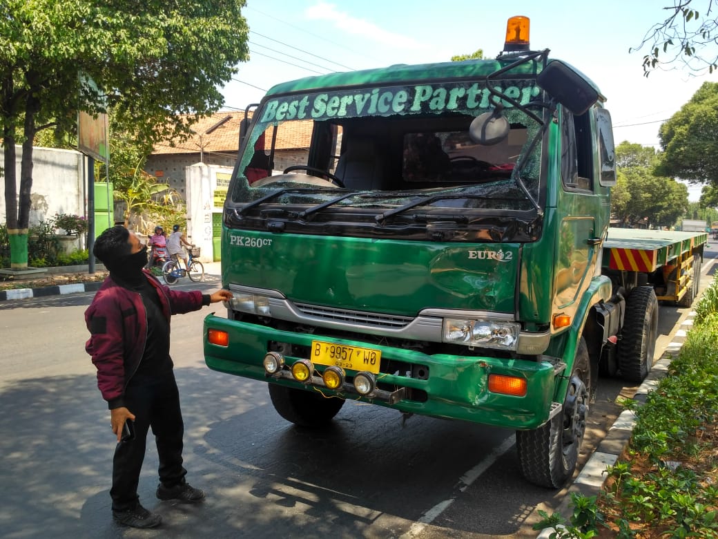 Keroyok Sopir Dan Rusak Truck Trailler, Anak Punk Diamankan